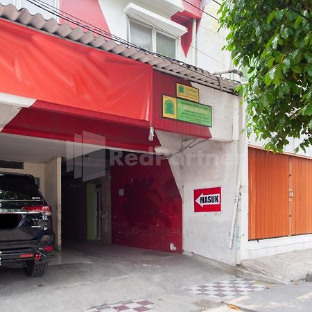 J&B Rooms Pramuka Jakarta Mitra Reddoorz Exteriör bild