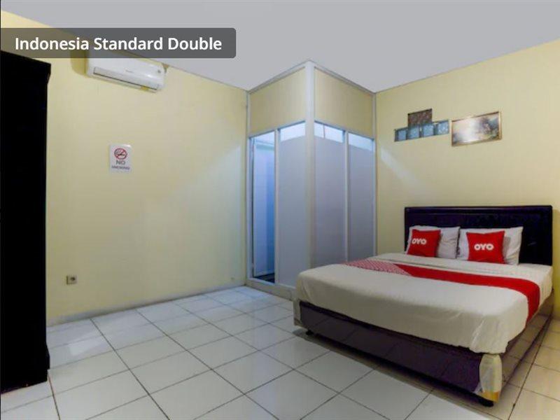 J&B Rooms Pramuka Jakarta Mitra Reddoorz Exteriör bild