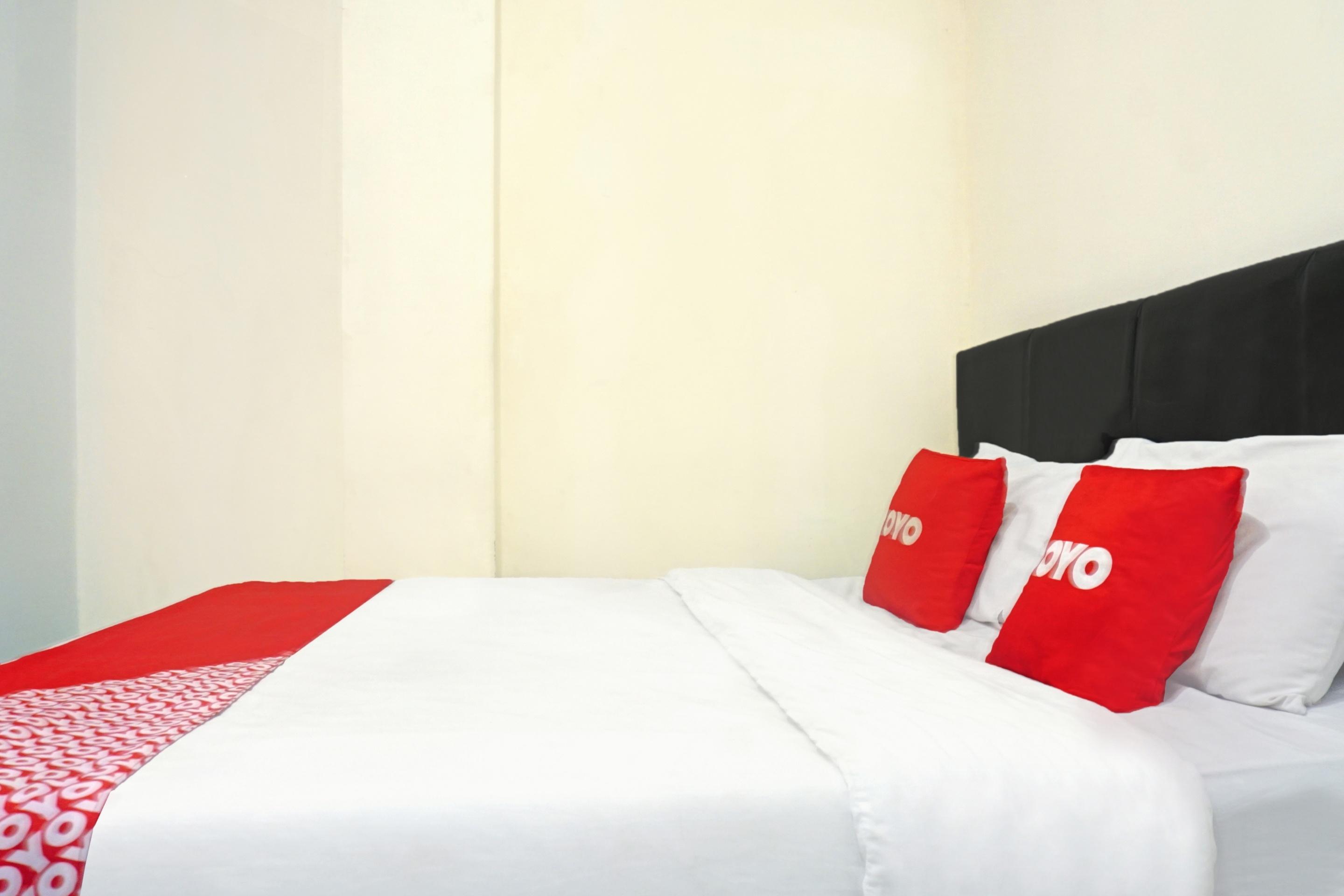 J&B Rooms Pramuka Jakarta Mitra Reddoorz Exteriör bild