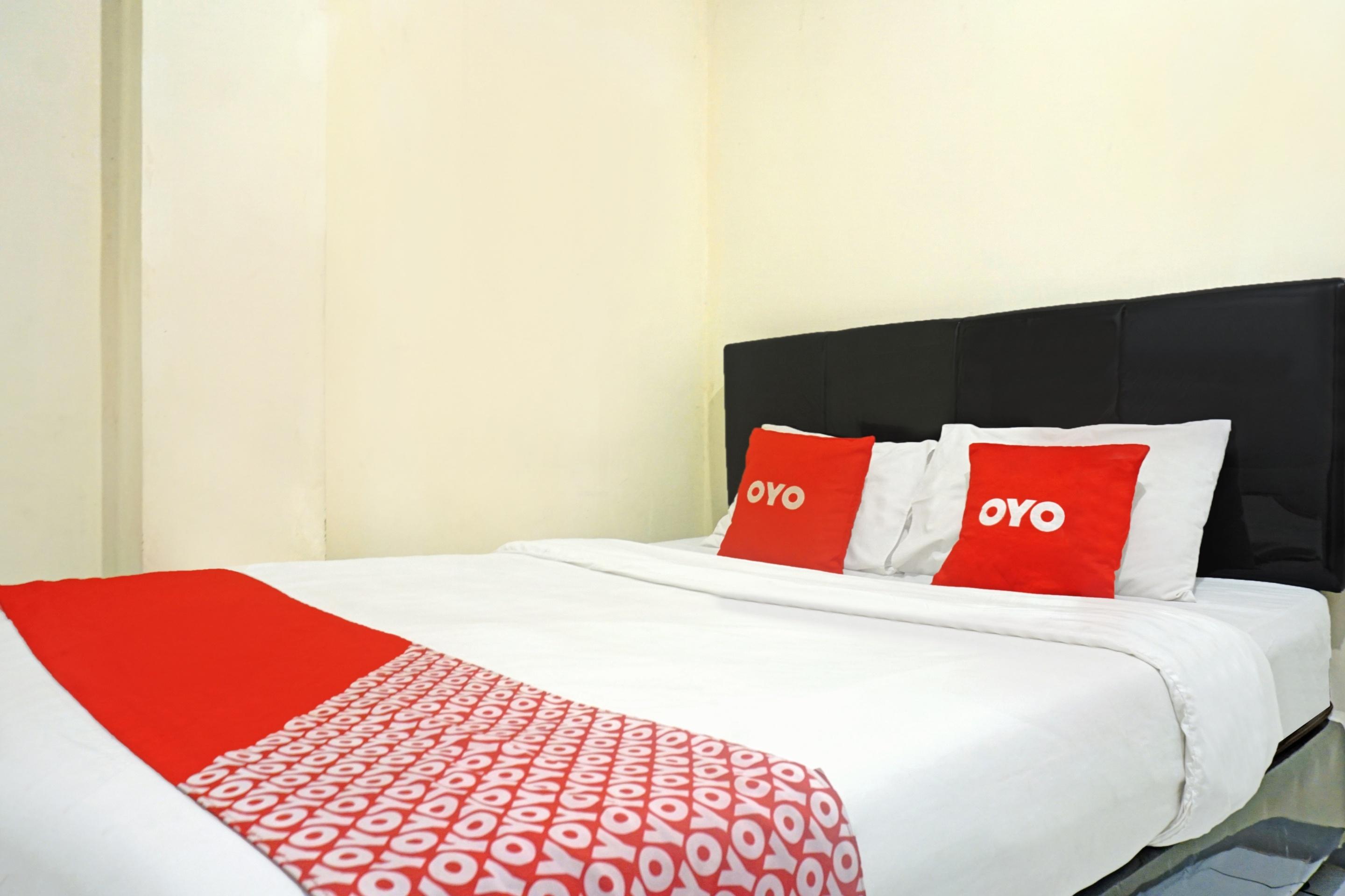 J&B Rooms Pramuka Jakarta Mitra Reddoorz Exteriör bild