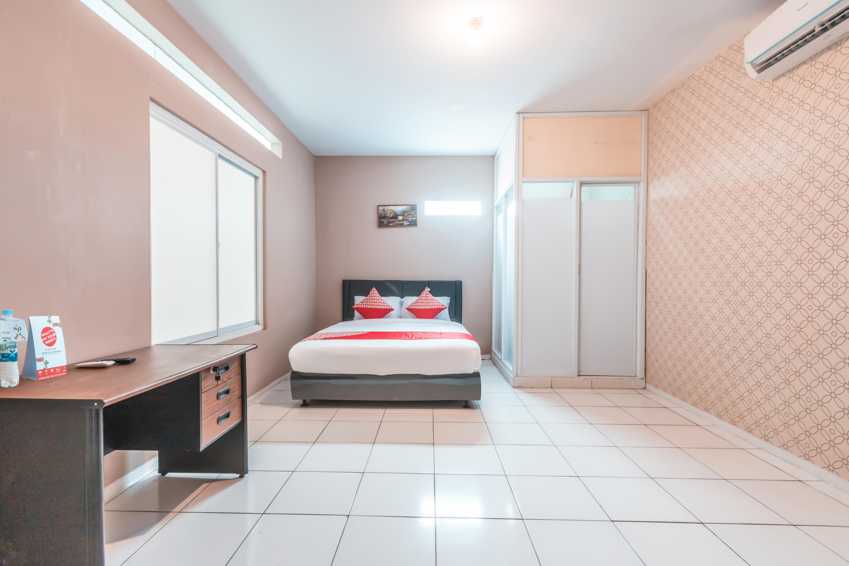J&B Rooms Pramuka Jakarta Mitra Reddoorz Exteriör bild