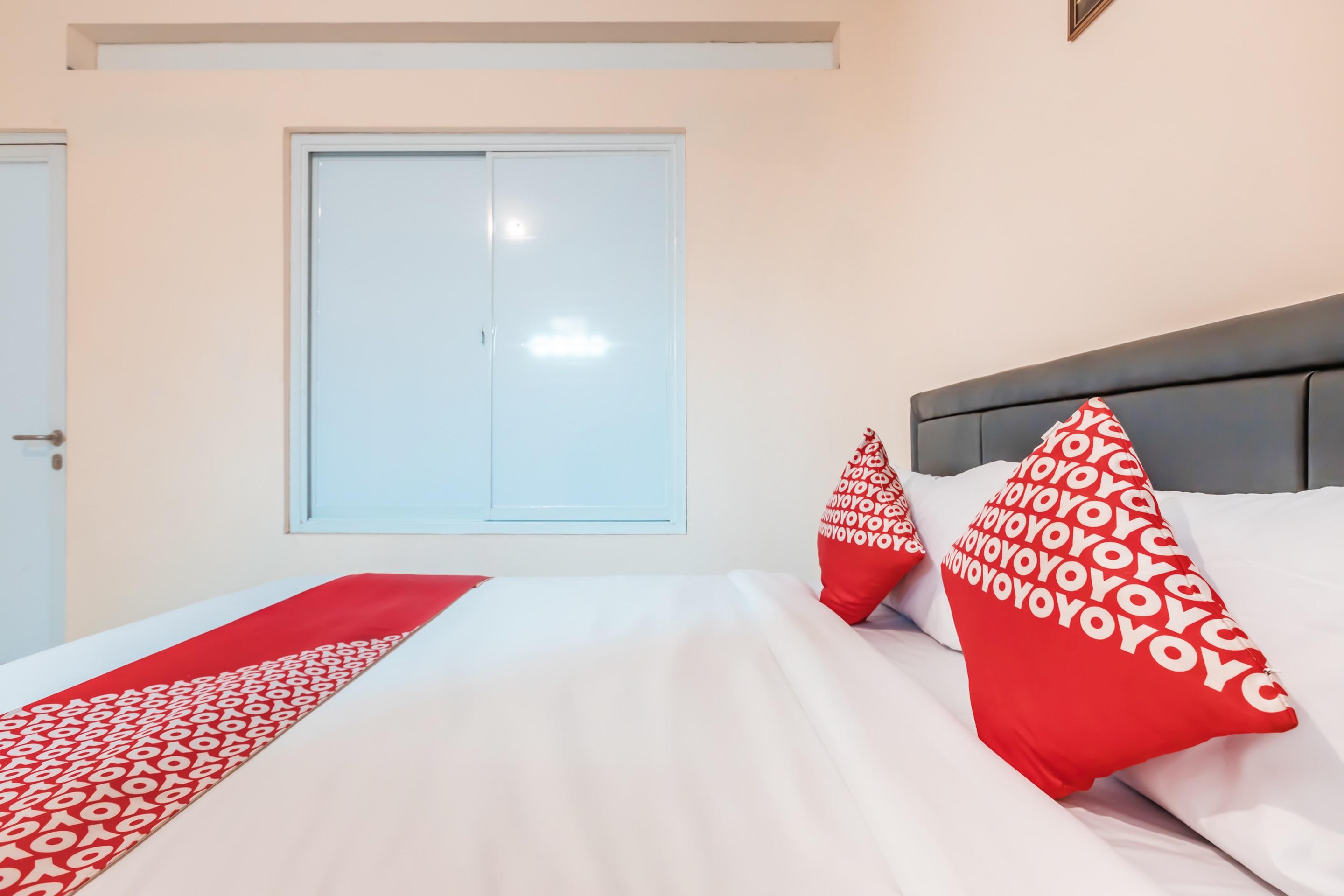 J&B Rooms Pramuka Jakarta Mitra Reddoorz Exteriör bild