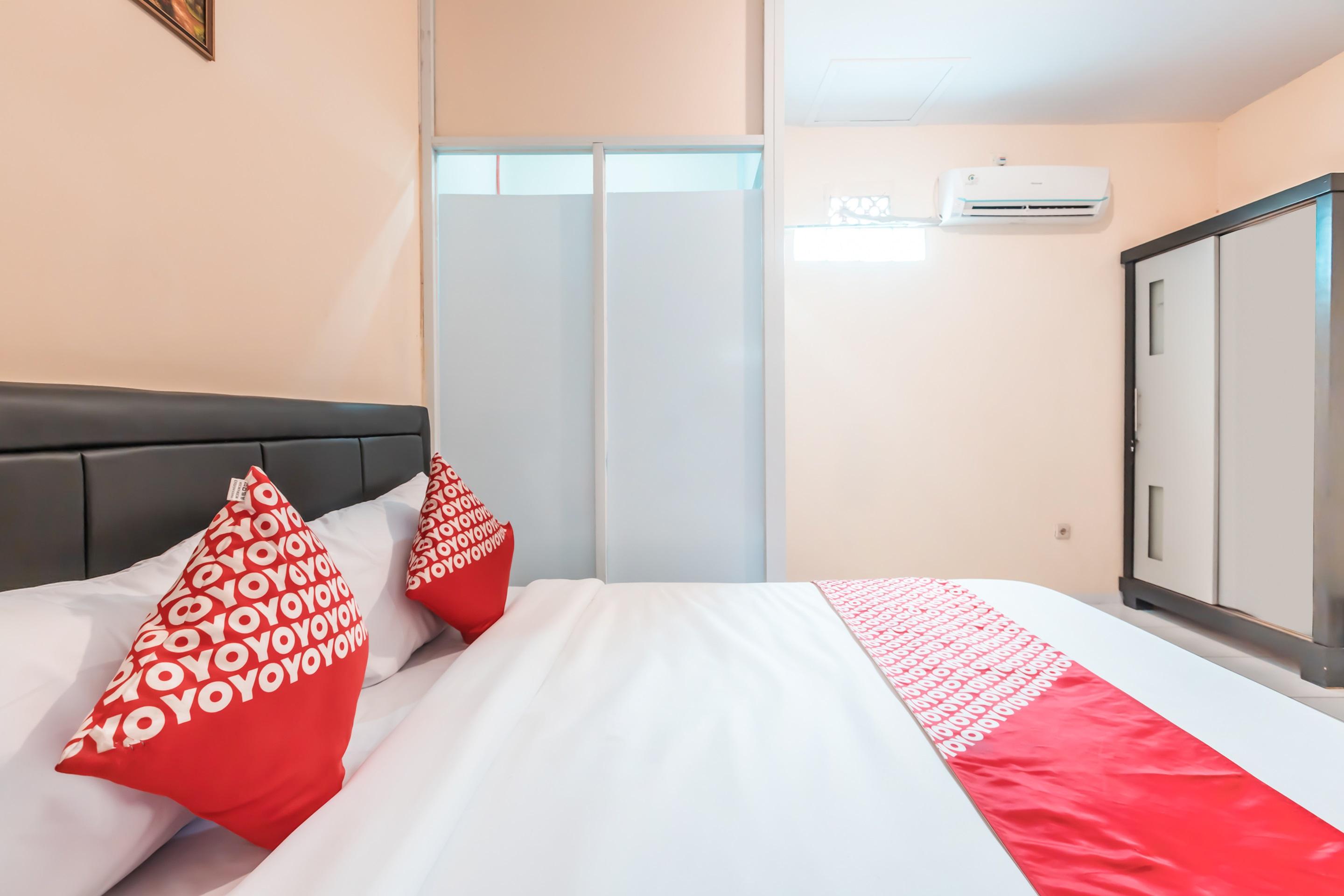 J&B Rooms Pramuka Jakarta Mitra Reddoorz Exteriör bild