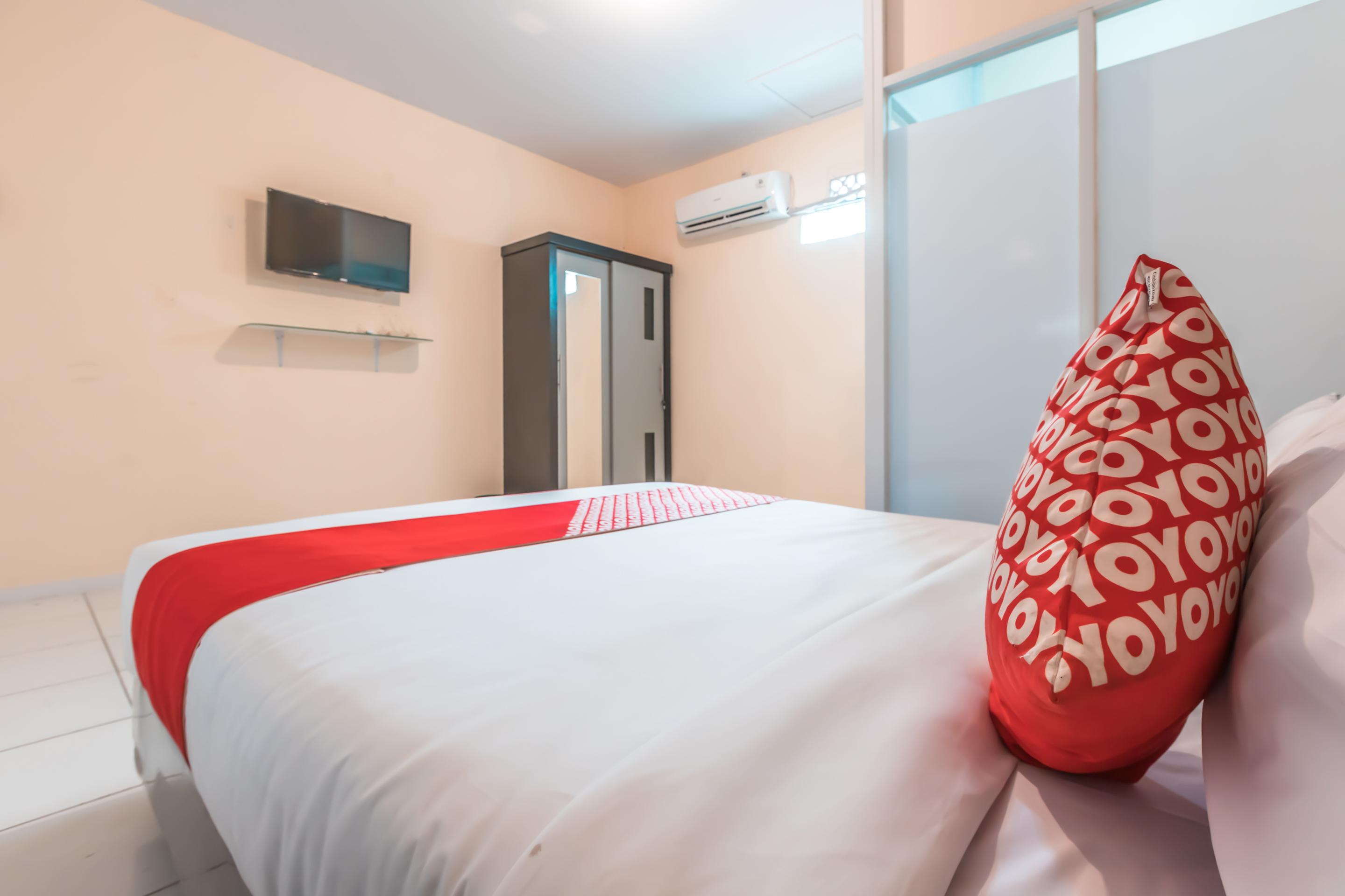 J&B Rooms Pramuka Jakarta Mitra Reddoorz Exteriör bild