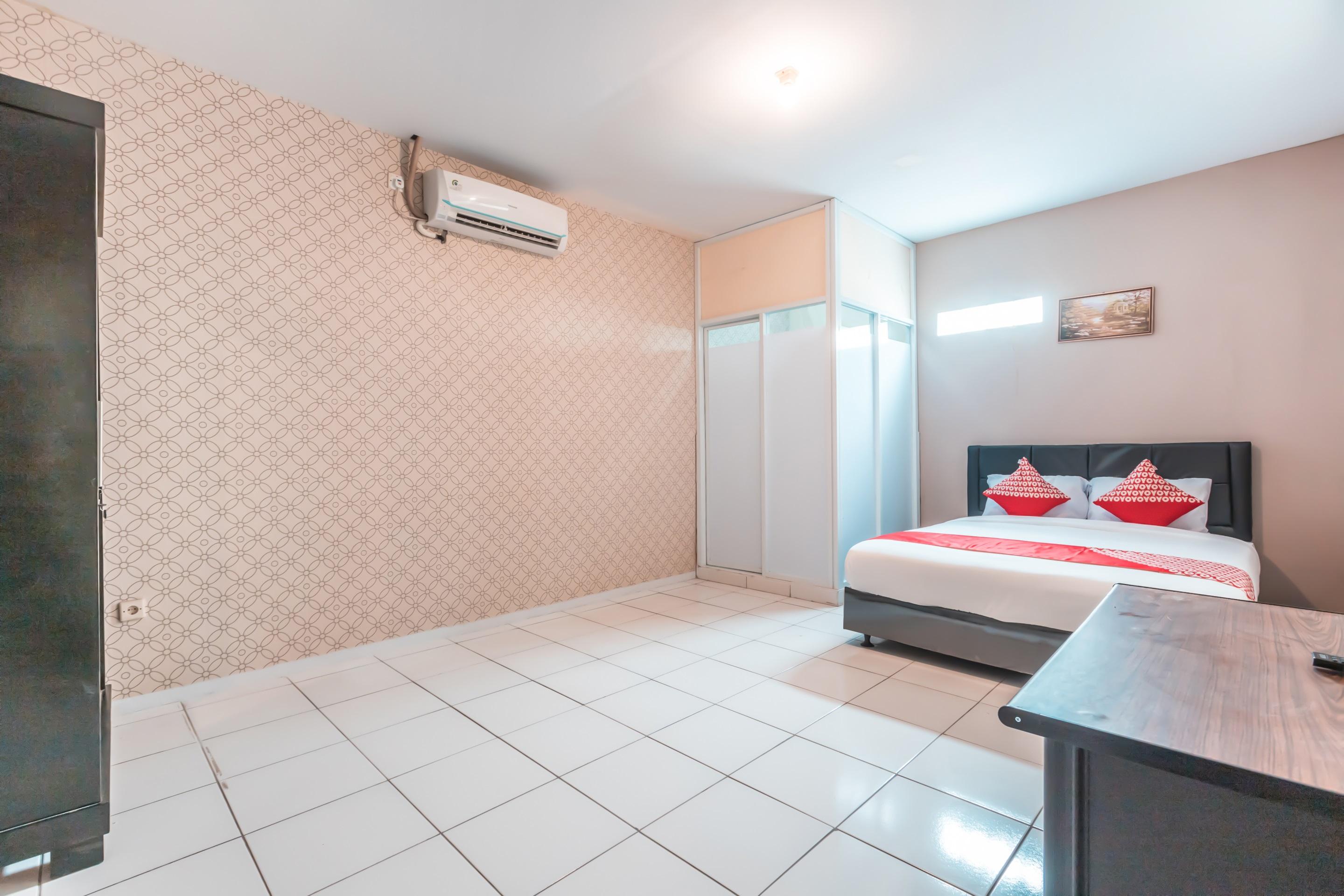 J&B Rooms Pramuka Jakarta Mitra Reddoorz Exteriör bild
