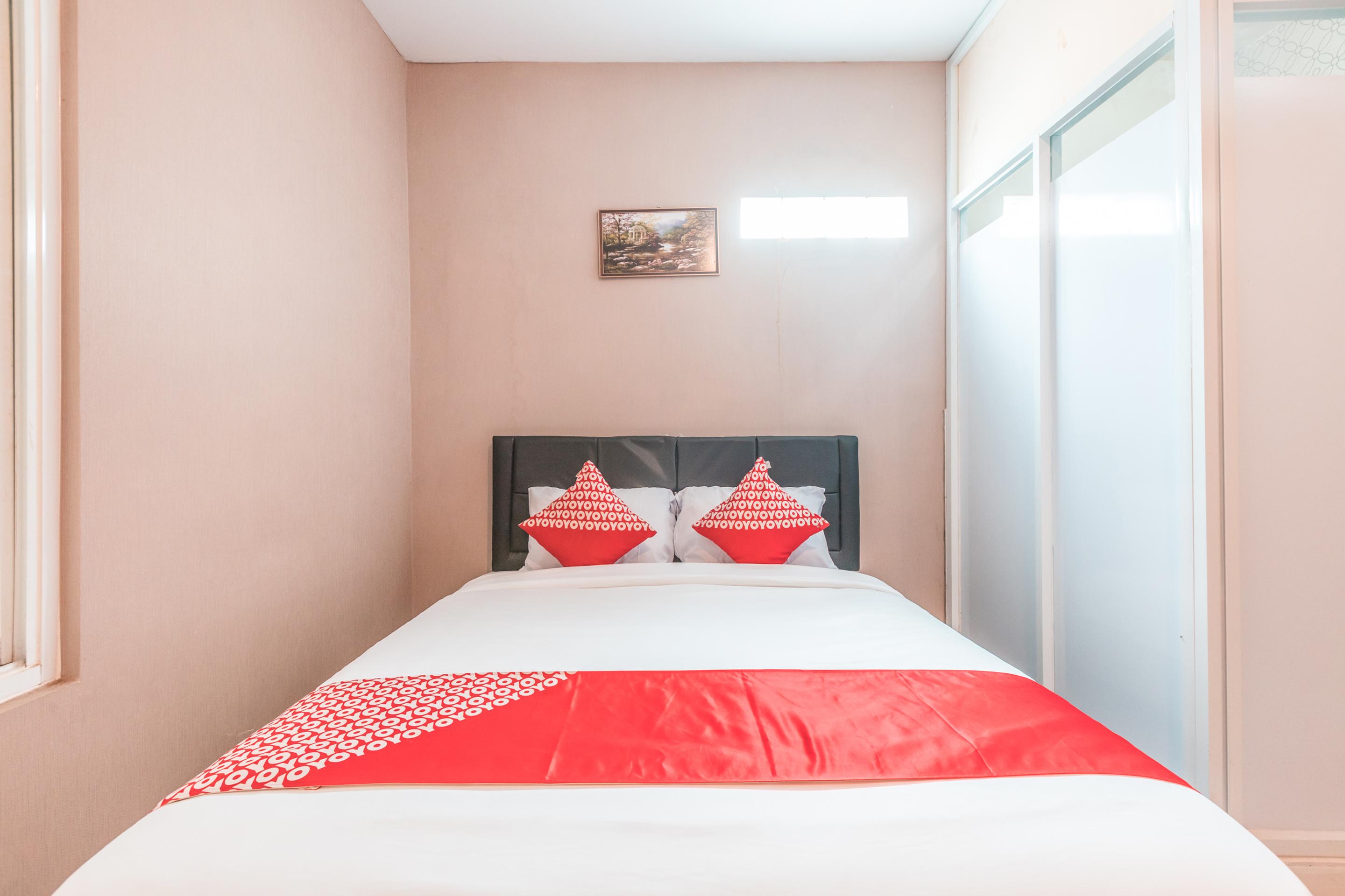 J&B Rooms Pramuka Jakarta Mitra Reddoorz Exteriör bild