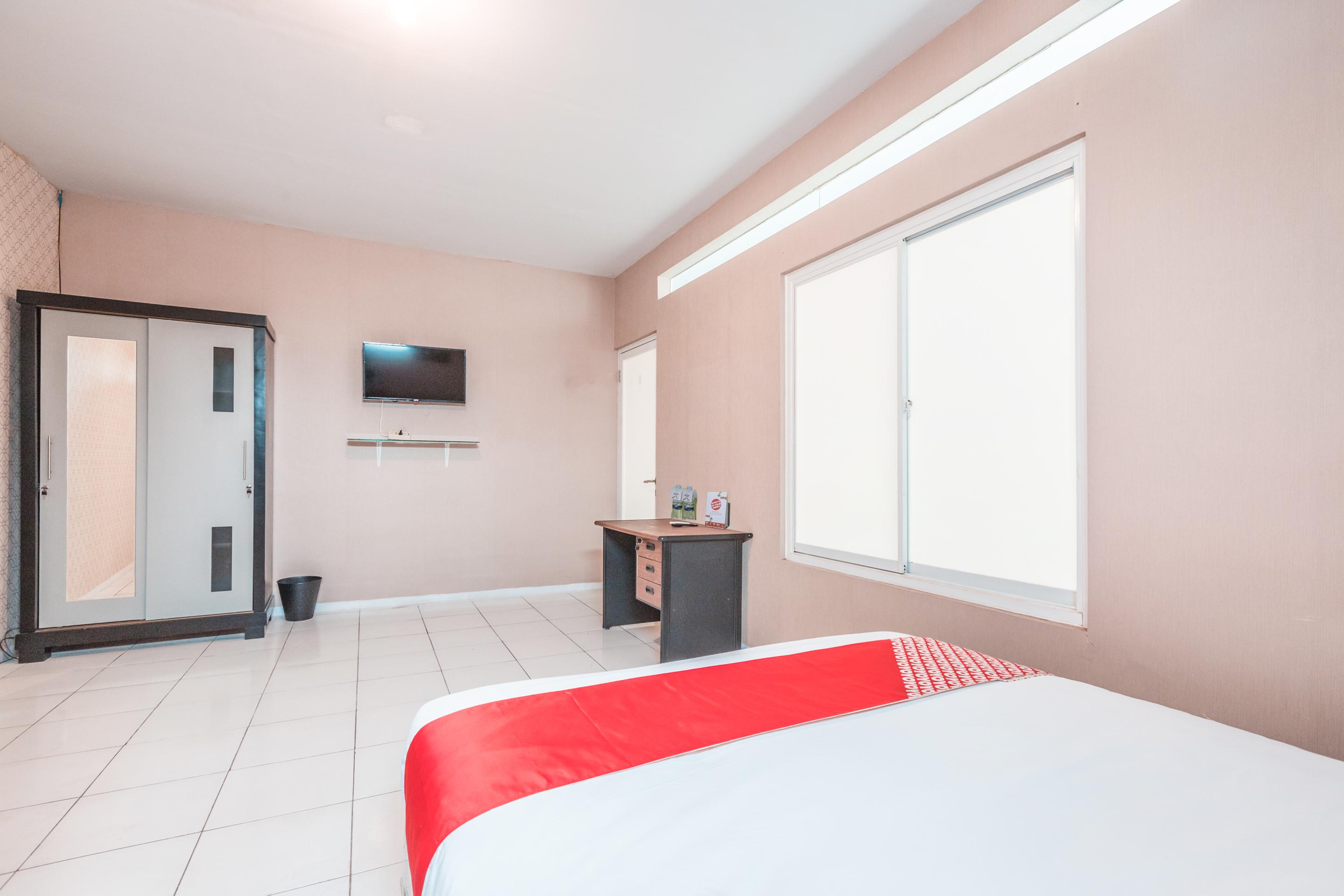 J&B Rooms Pramuka Jakarta Mitra Reddoorz Exteriör bild