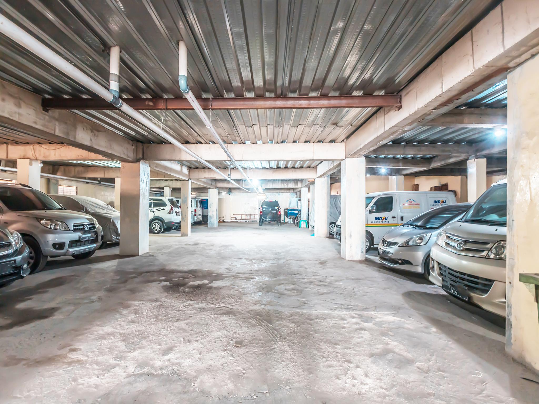 J&B Rooms Pramuka Jakarta Mitra Reddoorz Exteriör bild