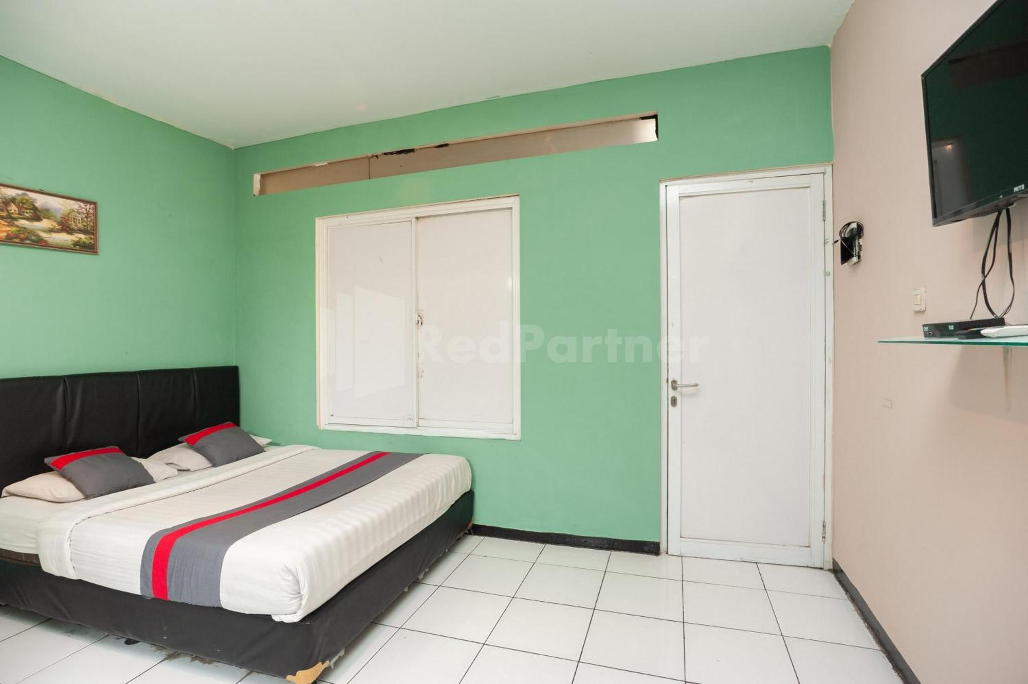 J&B Rooms Pramuka Jakarta Mitra Reddoorz Exteriör bild