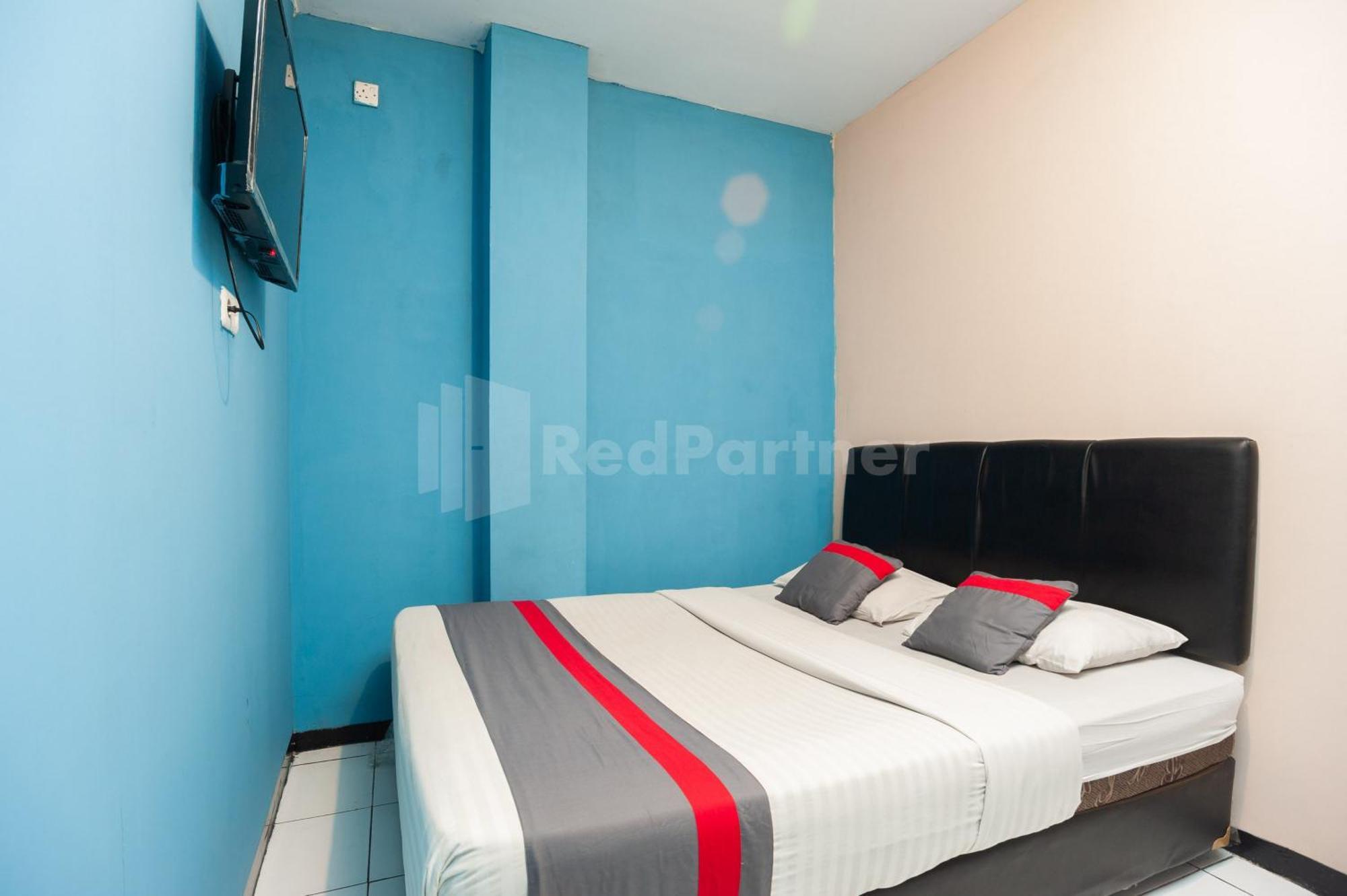 J&B Rooms Pramuka Jakarta Mitra Reddoorz Exteriör bild