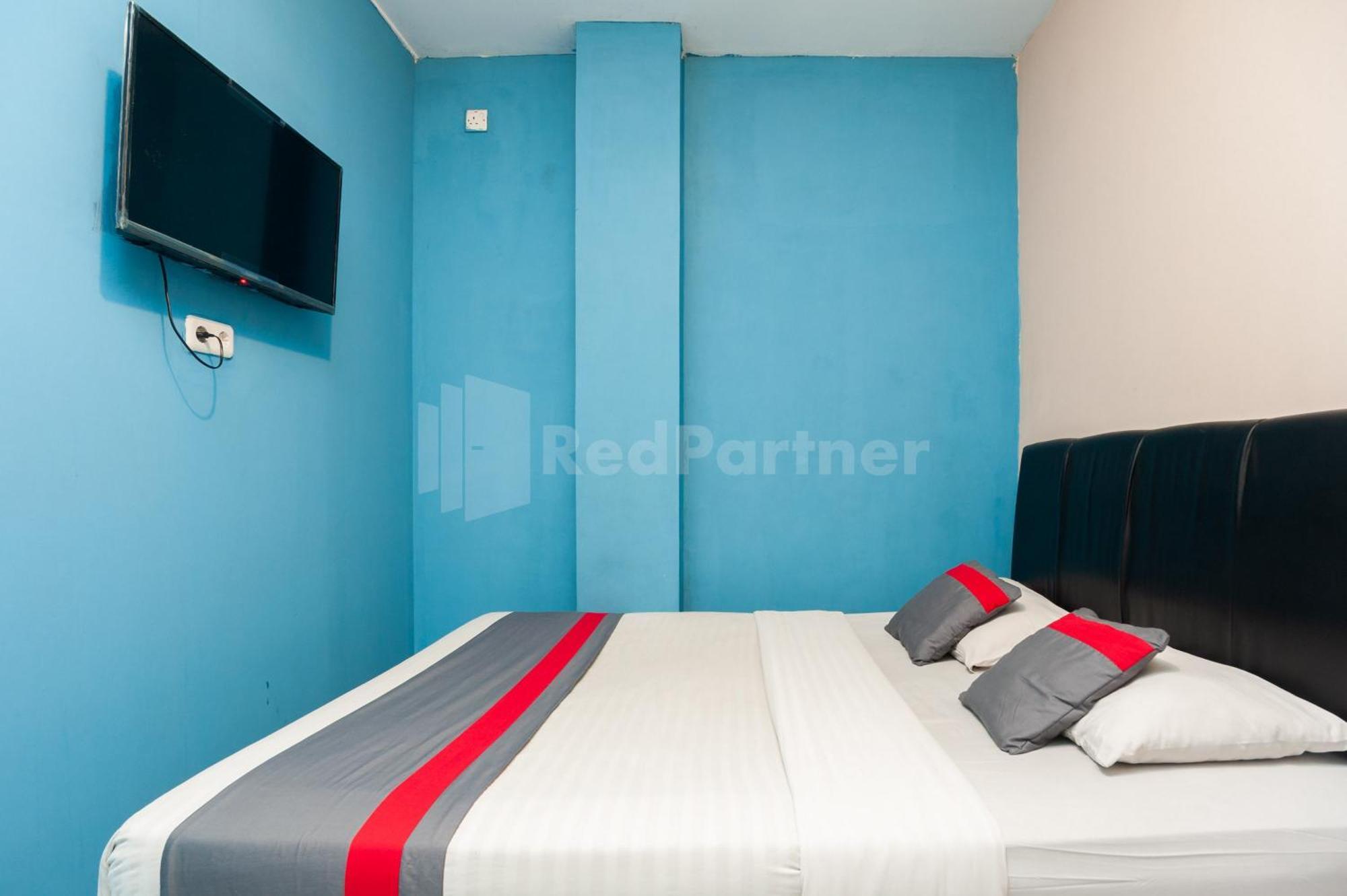 J&B Rooms Pramuka Jakarta Mitra Reddoorz Exteriör bild