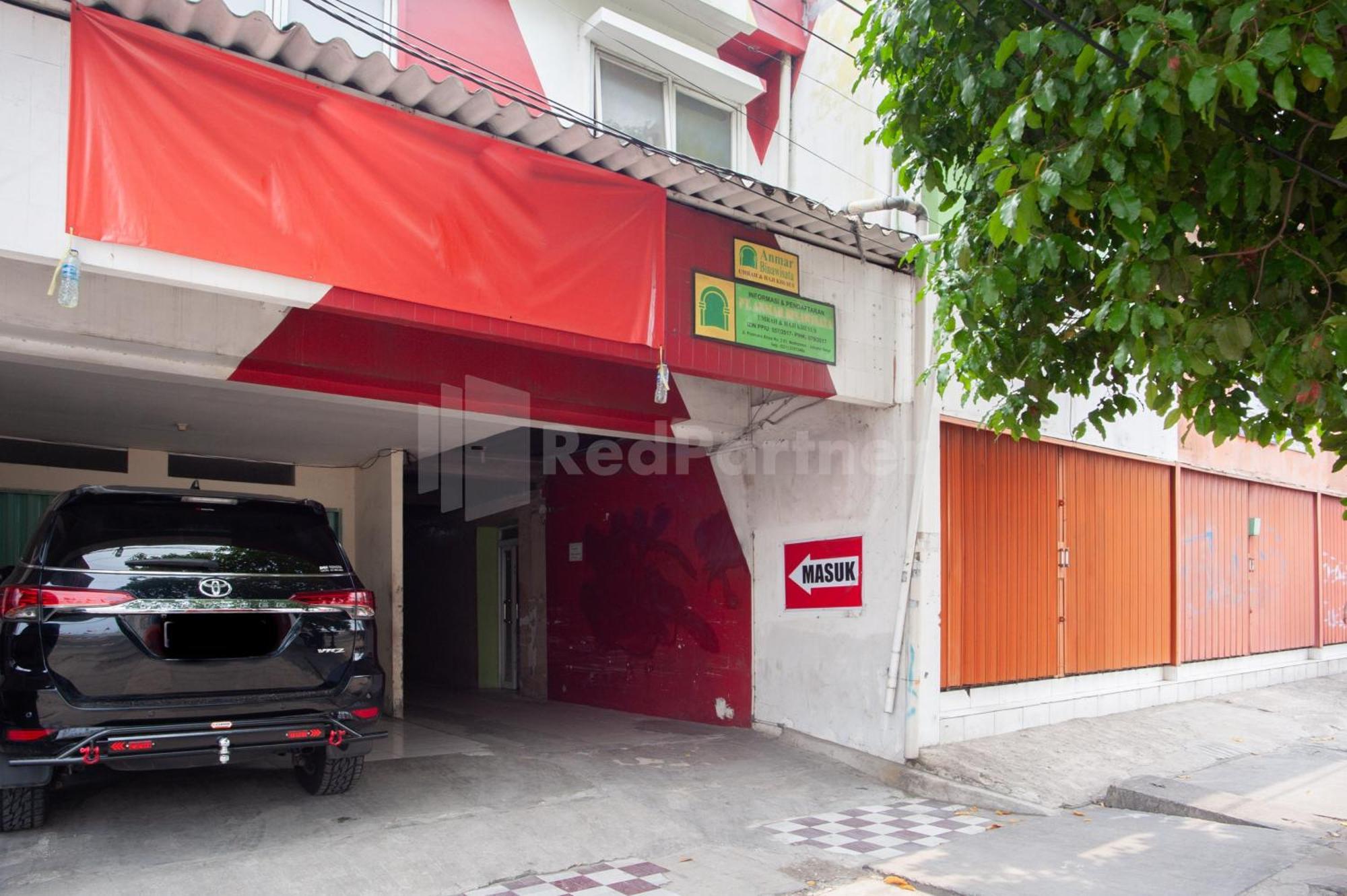 J&B Rooms Pramuka Jakarta Mitra Reddoorz Exteriör bild